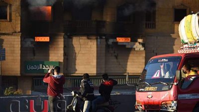 أهالي فيصل يتابعون حريق مخزن الأحذية من أعلى الدائري | صور