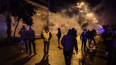 تجدد المواجهات بين المتظاهرين وقوات الأمن في طرابلس اللبنانية | صور