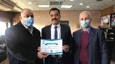 أخبار ماسبيرو.. رئيس المتخصصة يكرم أساتذة برنامج مدرسة على الهواء | صور