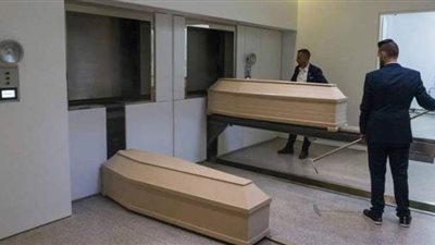 خروج مسنة من النعش قبل التخلص من جثتها بثوان | صور