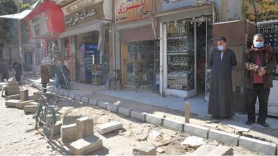 استمرار أعمال رصف وتركيب بلدورات شوارع وميادين حي غرب أسيوط |فيديو