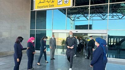 8 صور ترصد مغادرة منتخب الدنمارك مطار القاهرة بكأس العالم لليد