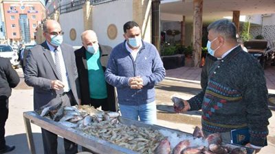 فتح منافذ لبيع الأسماك بأسعار مُدعمة بالدقهلية |صور