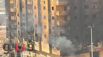 تصدعات وانهيار أجزاء من عقار فيصل المشتعل | صور