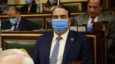 أيمن أبو العلا يفجر أزمة الحملة الدعائية لقانون التأمين الصحي الشامل