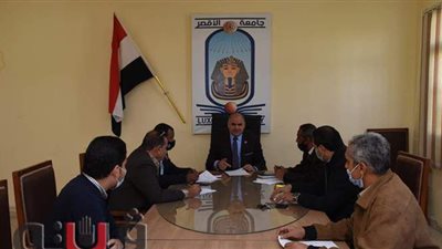 رئيس جامعة الأقصر يلتقي مجلس إدارة المدن