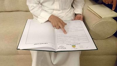 بينها «باسورد هاتف خطيبها».. أغرب شروط عقود الزواج بالسعودية