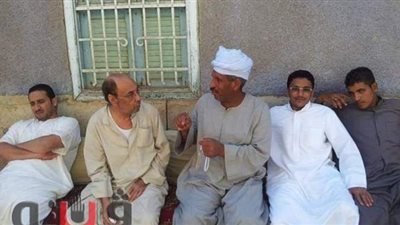 المخرج محمد عبد النبي بالجلباب في آخر زيارة لقريته | صور