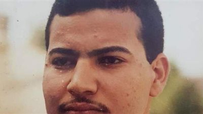 بيومي فؤاد يستعيد ذكريات الشباب بصورة جديدة