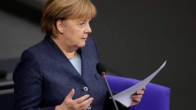 ميركل توضح سبب بطء التطعيم ضد كورونا في أوروبا