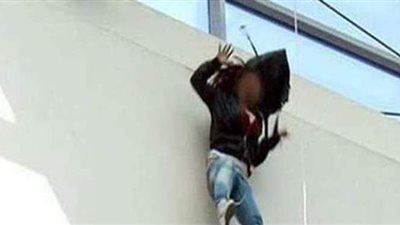 سقوط فتاة من الطابق الخامس في ظروف غامضة بالزاوية الحمراء