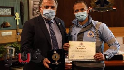 بعدما نشرته فيتو.. رئيس الإسعاف يكرم مُسعفًا أنقذ لاعبًا ابتلع لسانه ببني سويف