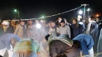 لحظة دفن جثمان المخرج محمد عبد النبي بمقابر العائلة بالمحروسة | فيديو وصور