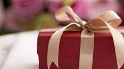 تفسير رؤية الهدية في المنام وعلاقتها بالزواج من ثري