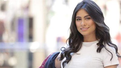 هاجر أحمد: أنا من عيلة محافظة جدًا.. ودخلت مجال الفن من وراهم | فيديو