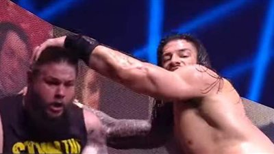 رويال رامبل.. مفاجآت بالجملة في نزال المصارعة المثير وماكنتاير بطلا للعالم | فيديو