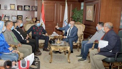 محافظ بني سويف يبحث مقترحات تطوير بعض الأسواق العشوائية