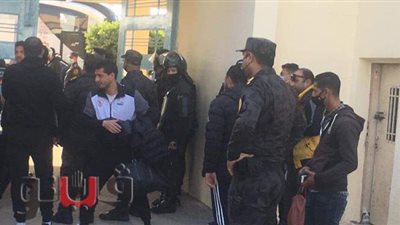 استعادة الذكريات.. إمام عاشور وطارق حامد يصافحان لاعبي المحلة | صور