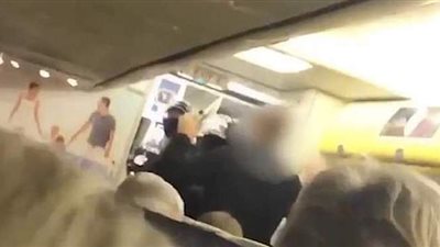 رجل مخمور يضرب مضيفة جوية فى رحلة إلى مانشستر