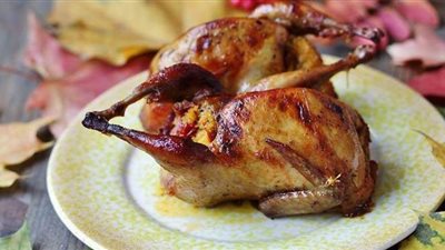 طريقة عمل حمام محشي بالأرز والزبيب