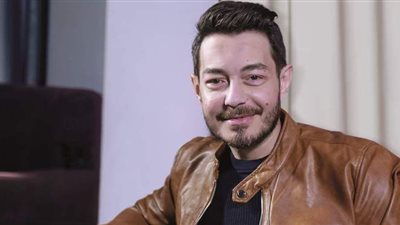 أحمد زاهر: ضربت هيدي كرم قلم جامد وكلمة الآه منها قطعتني من جوا | فيديو