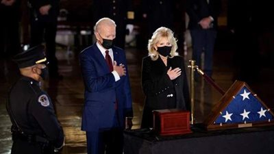 بايدن يلقي تحية الوداع على رفات شرطي قتل خلال اقتحام الكابيتول