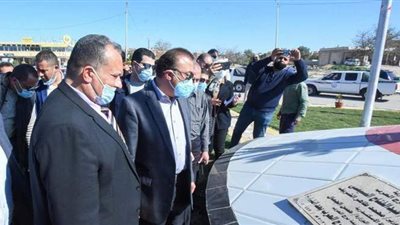 محافظ الإسكندرية لأهالي برج العرب: أنا معكم ومكتبي مفتوح لكم