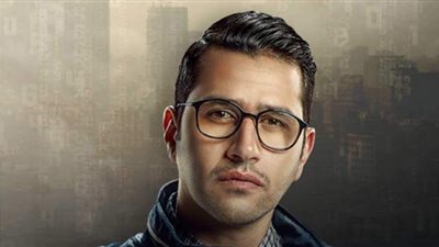 علي الطيب يقيم عزاء والده داخل منزل العائلة بكوبري القبة