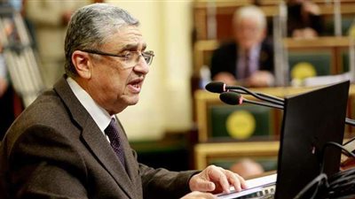 وزير الكهرباء يكشف الموقف من التعيينات.. ويعلن مصير 