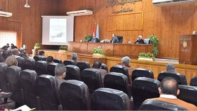 محافظ أسيوط يناقش تحديث المخططات الاستراتيجية للتجمعات العمرانية بالبداري