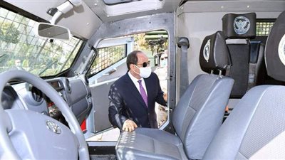 السيسي يتفقد عدداً من النماذج للمركبات المدرعة بعد تطويرها |صور