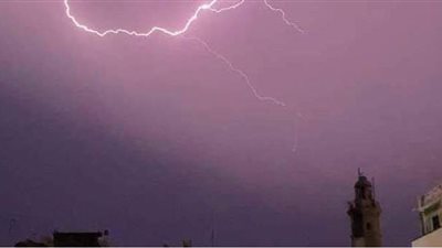 أمطار رعدية وسيول تضرب جنوب سيناء.. وغلق طريق وادي فيران - سانت كاترين | فيديو