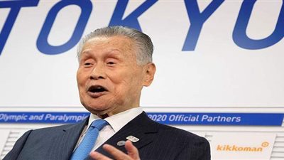 بعد أن وبخته زوجته.. رئيس لجنة أولمبياد طوكيو يعتذر عن تصريحاته بشأن النساء