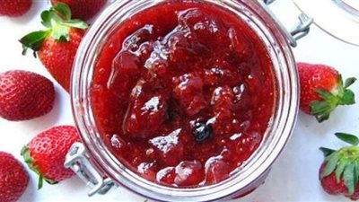 طريقة عمل مربى الفراولة في المنزل مثل الجاهزة