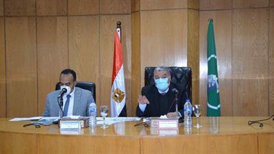 محافظ المنيا يُتابع مع اللجنة العليا للصحة الموقف العام لإصابات كورونا