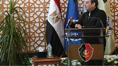 السيسي يتفقد الأنشطة التدريبية للطلبة الجدد بالكلية الحربية ويلتقي بأسرهم.. يشيد بكفاءة الطلبة ويطالبهم التحلي بالقيم العسكرية