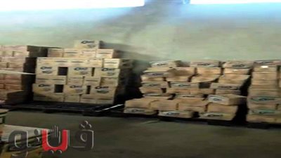 تموين الشرقية توجه ضربة لمستغلي كورونا وتضبط مخزن مواد غذائية |صور