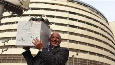 أخبار ماسبيرو.. جلال علام يُسلم شرائط مواقف وطرائف للقنوات المتخصصة