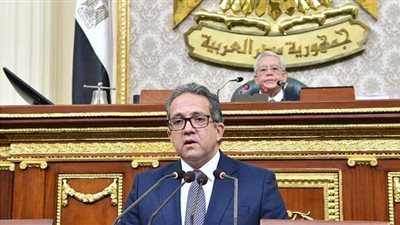 وزير السياحة والآثار: 