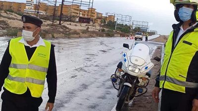 المرور تعيد فتح طريق شرم الشيخ باتجاه القاهرة بعد تحسن الأحوال الجوية