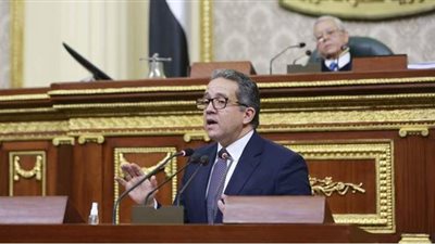 وزير الآثار: 