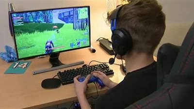 استشاري نفسي تُحذر من تقديم الألعاب الإلكترونية للطفل قبل 3 سنوات