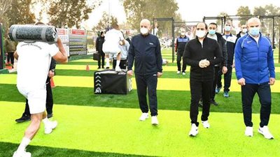 السيسي يتفقد الكلية الحربية ويشيد بالطلبة ويطالب بالتحلي بالقيم العسكرية | فيديو