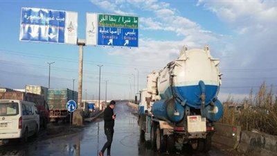 مياه القليوبية تدفع بـ 120 معدة لشفط مياه الأمطار |  صور