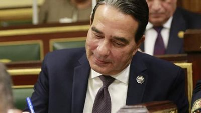 أيمن أبو العلا يطالب بحل أزمة إثبات سبب الوفاة لشهداء كورونا