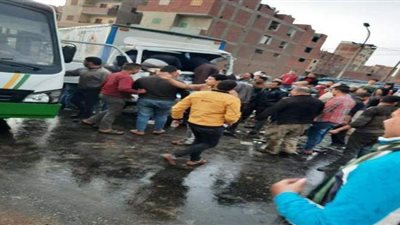 تصادم أتوبيس وسيارتين بالطريق الزراعي بسبب الطقس السيئ بالقليوبية