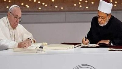 بابا الفاتيكان: الإمام الطيب أخي وصديقي وشريكي في التحديات والمخاطر