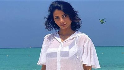 روبي تتعرض لحادث وتظهر بذراع مكسور | صورة