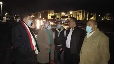 استمرار رفع مياه الأمطار من شوارع السويس