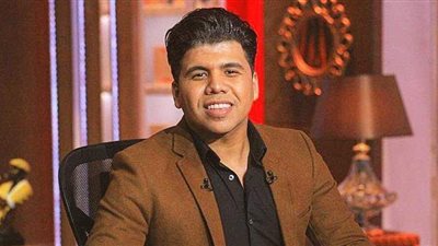 مبحبش حد ينام جنبي.. عمر كمال يرد على أنباء جوازه السري